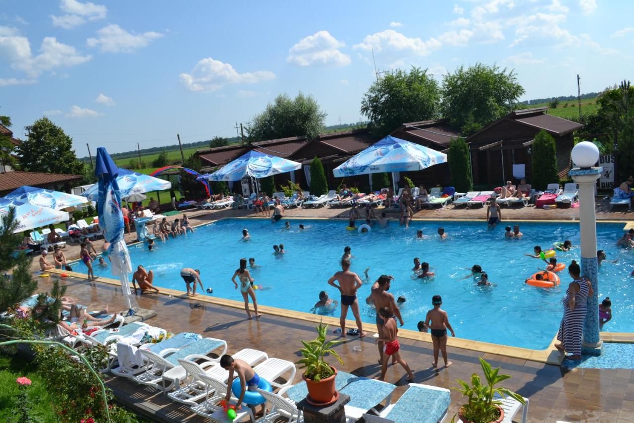 Отель Hotel Doi Taurasi Afumaţi-33